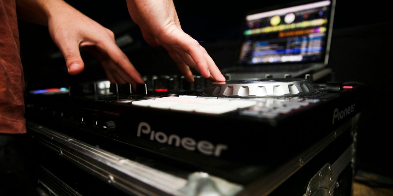 The Impact of Sampling on the EDM Landscape