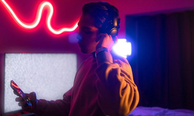 Pulse in the Mist — Cinematic EDM Drops for Late-Night Escapes